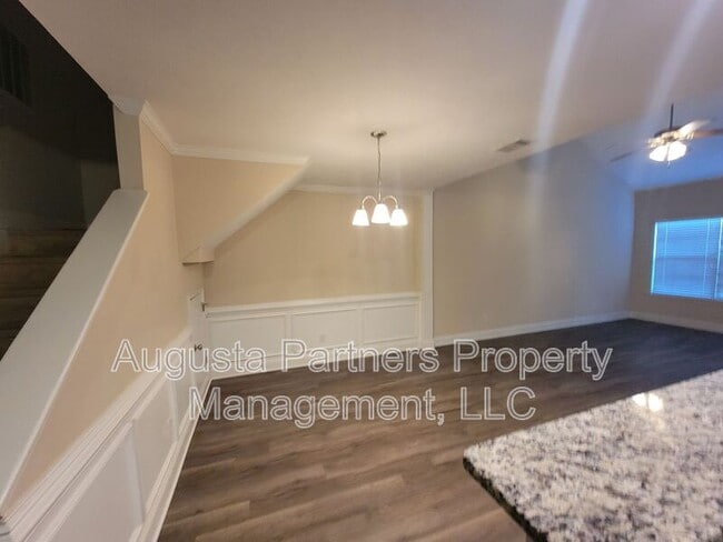 Building Photo - 640 Vista Dr