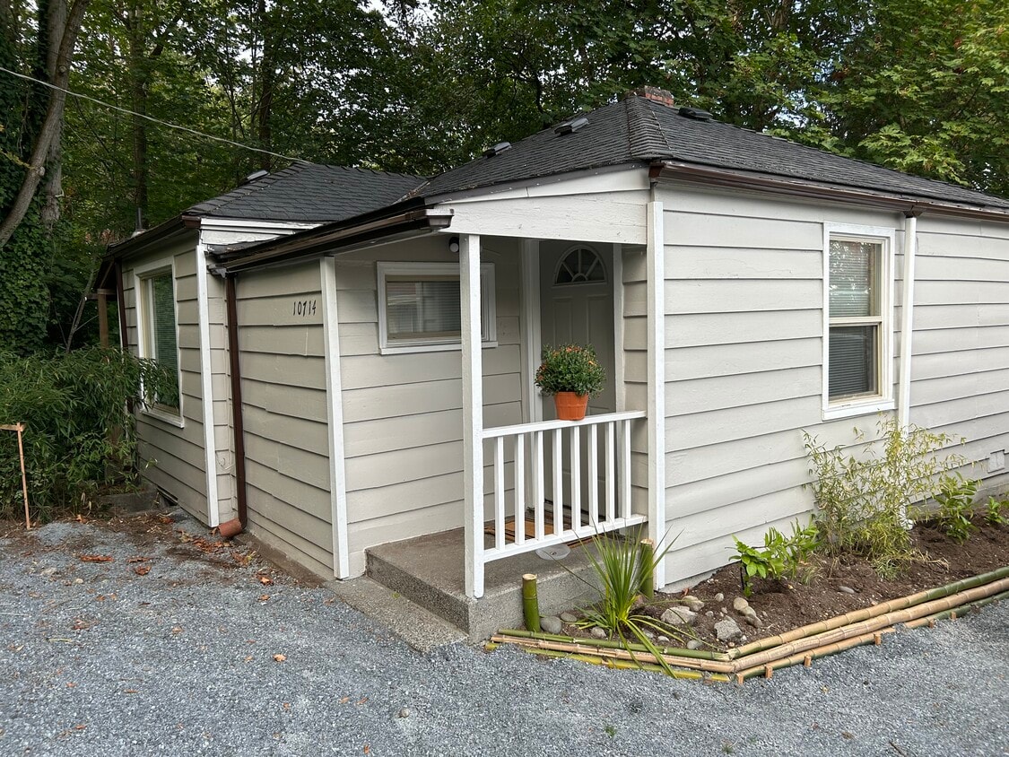 Primary Photo - 10714 24th Ave NE