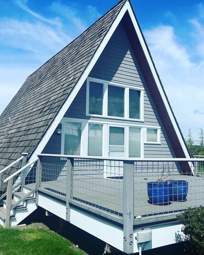 Building Photo - 2095 Shore Ave