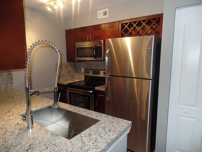 Foto del edificio - 2851 N Oakland Forest Dr