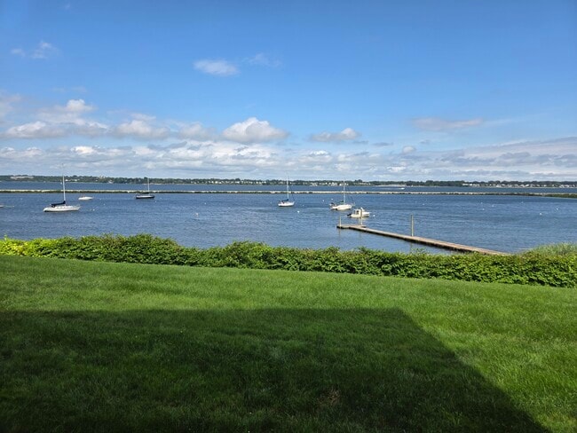 Building Photo - 400 Narragansett Pky