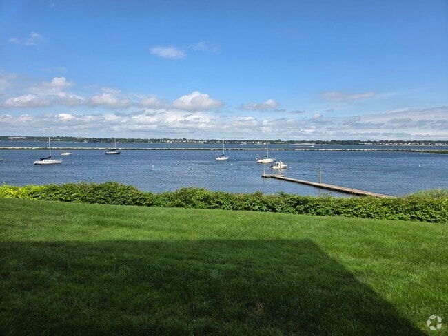 Building Photo - 400 Narragansett Pky