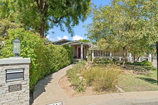 Photo - 2054 E Rancho Dr House