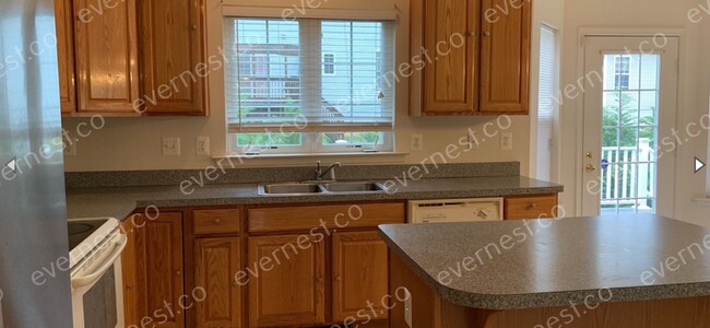 Foto del edificio - 6921 Hawthorne Woods Cir