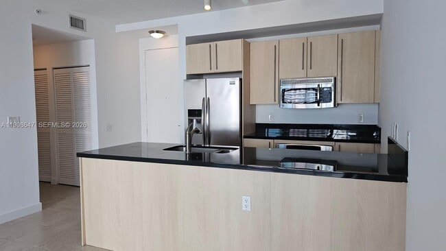 Building Photo - 1111 SW 1st Ave