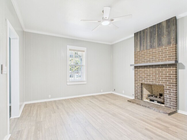 Foto del edificio - 112 W Hackberry St