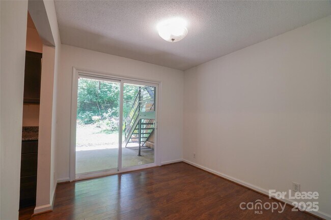 Foto del edificio - 2634 Park Rd