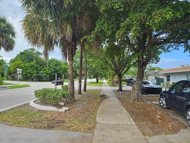 Building Photo - 747 S Swinton Ave