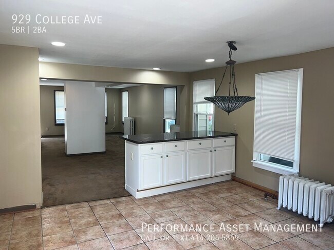 Building Photo - 5 BR/2 BA Home Near Lake Michigan