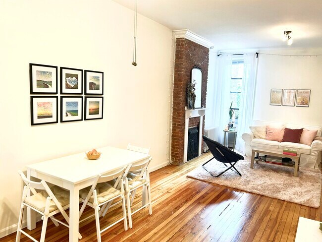 Foto del edificio - 1122 Hudson St