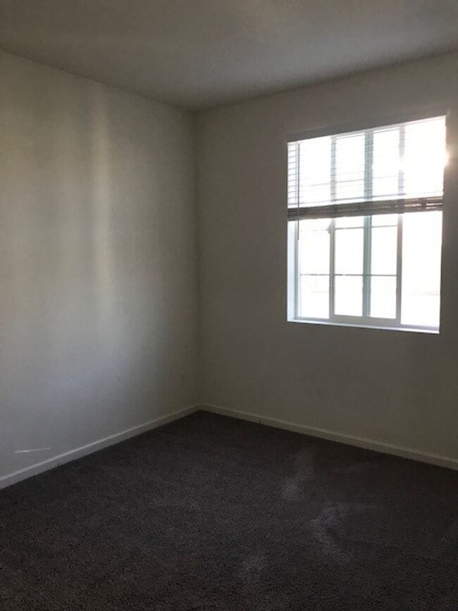 Foto del edificio - Beautiful home in Natomas, 3+2.5, 2-story, 2-car tandem garage, close to fwy & shopping