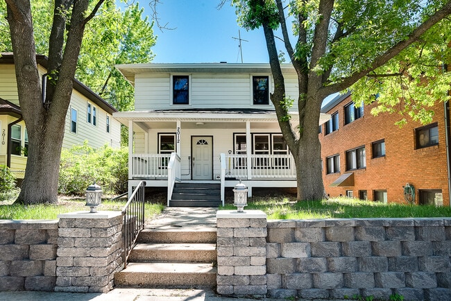Building Photo - 2012 Saint Clair Ave