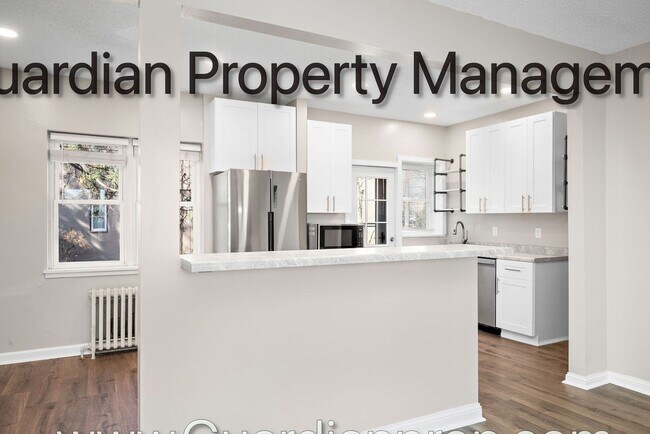 Foto del edificio - Bde Maka Ska Town Home, Renovated , Garage Space Included, Heat Paid, Dishwasher, W/D.