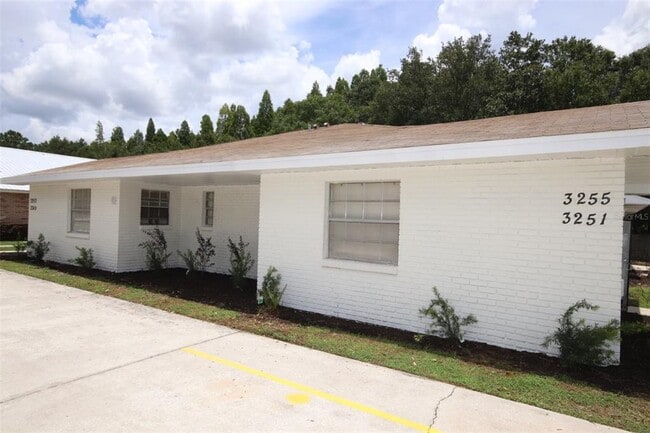 Building Photo - 3253 Bloomingdale Villas Ct