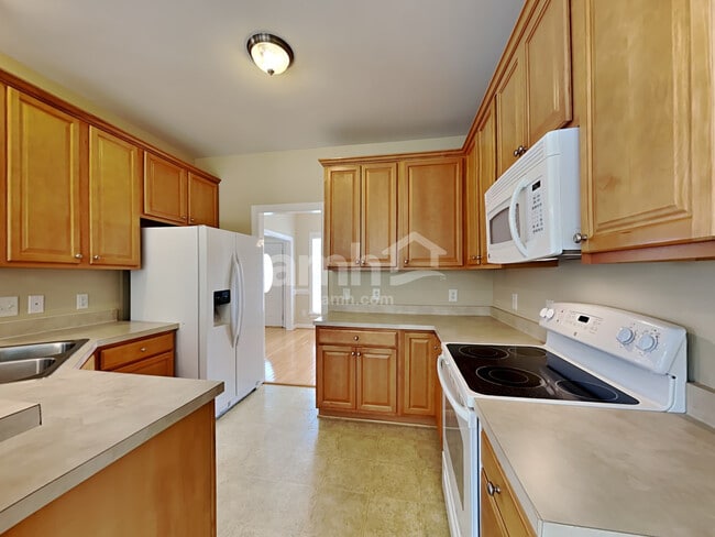 Building Photo - 56 Locket Dr