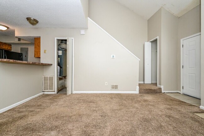 Foto del edificio - 8536 Pineland Dr