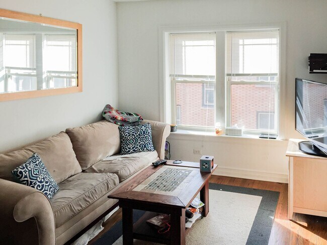 Foto del edificio - 3810 N Sheffield Ave