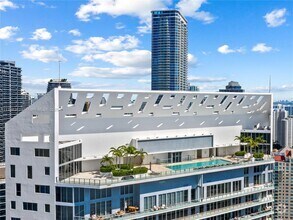 Building Photo - 1300 Brickell Bay Dr