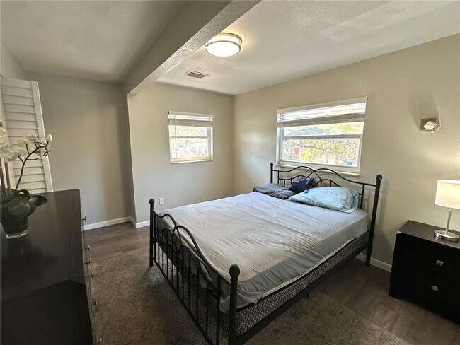 Foto del edificio - 999 Dr. M.L.K. Jr St S