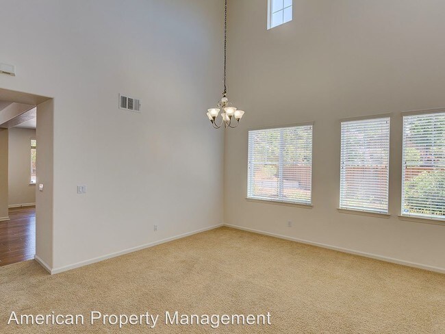 Building Photo - 712 Derry Ct