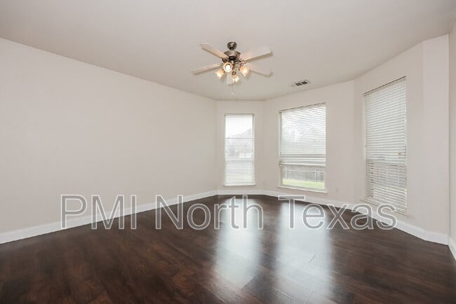 Building Photo - 6004 Lakecrest Dr