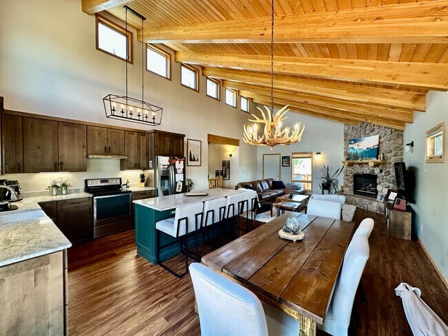 Foto del edificio - 966 Oak Ct