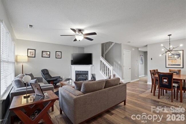 Building Photo - 12350 Hennigan Pl Ln