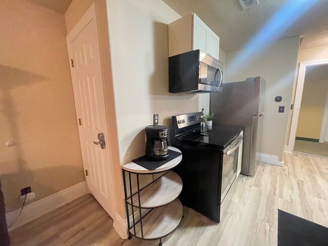 Building Photo - Furnished 2 bedroom 2 bath Condo - Apartment in a Gated Community,  Blue Eye, MO,  Near Branson, MO