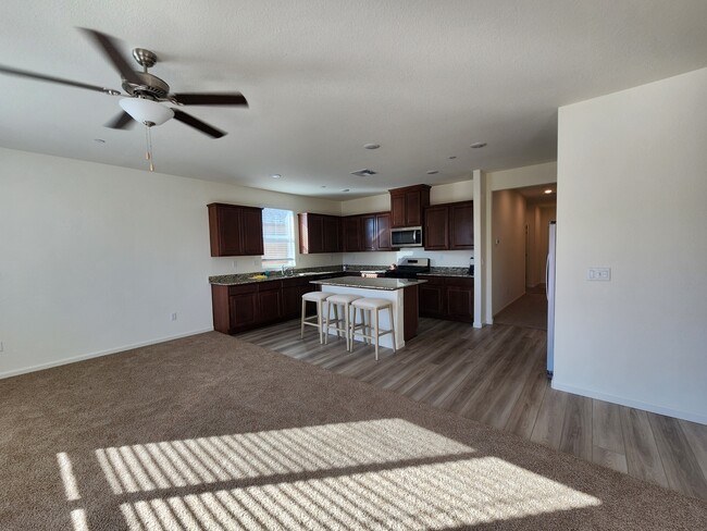 Foto del edificio - 5605 Sunhaven St