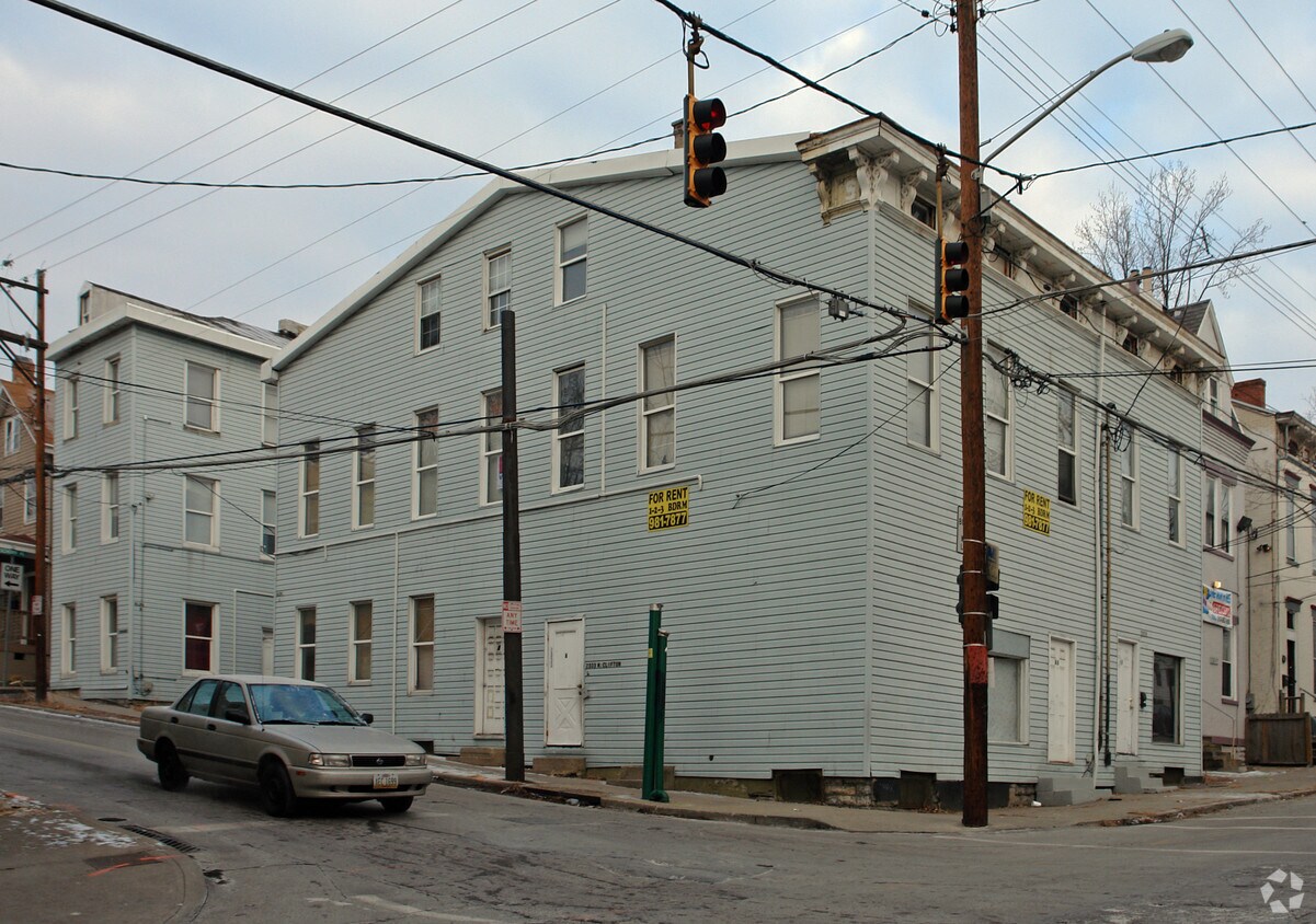 Building Photo - 2333 W Clifton Ave