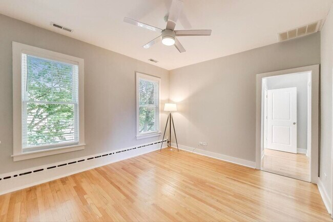 Foto del edificio - 549 Ridge Rd
