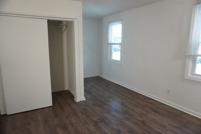 Foto del edificio - 3006 Sollers Point Rd