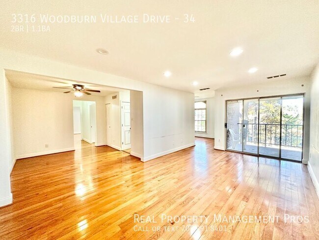 Building Photo - Gorgeous Penthouse Corner Unit- Utilities ...