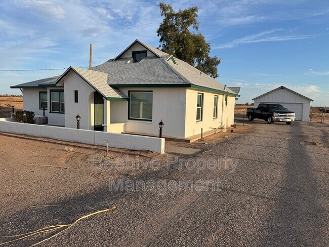 Building Photo - 6101 E Kenilworth Rd