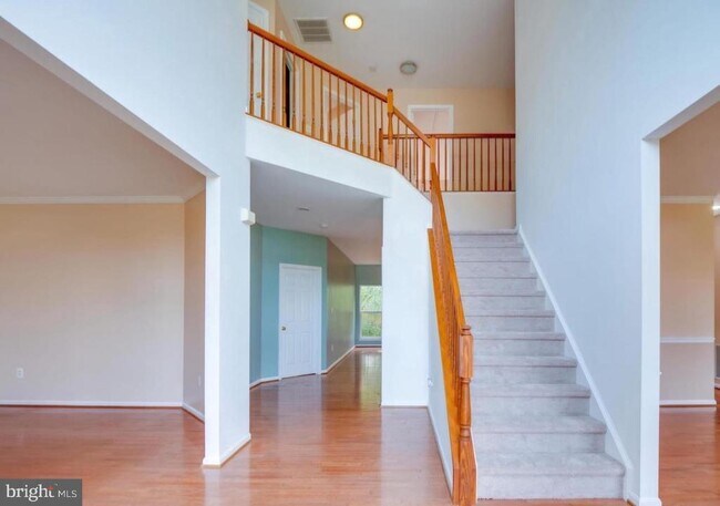 Foto del edificio - 8464 Hessian Hill Ct