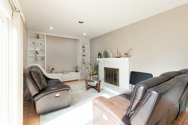 Foto del edificio - 520 Highland Grove Dr