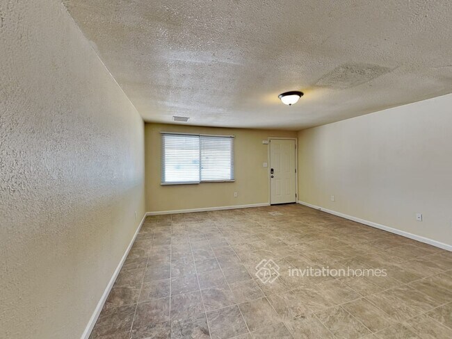 Building Photo - 1501 W Joan De Arc Ave