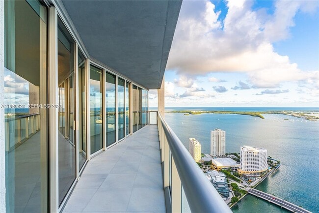 Building Photo - 495 Brickell Ave