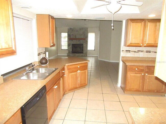 Foto del edificio - 22182 Peachland Blvd