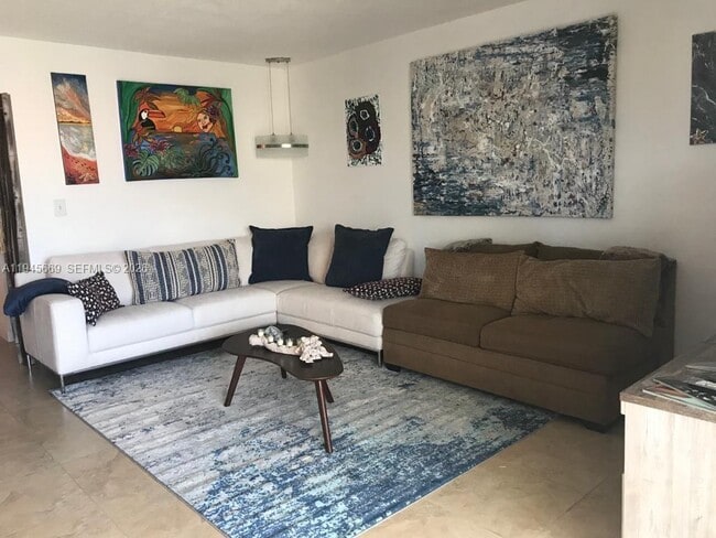 Building Photo - 320 S Surf Rd