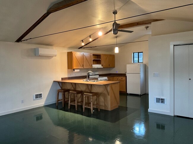 Building Photo - 1450 Tolman Creek Rd