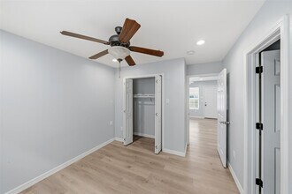 Building Photo - 8595 Parkway Dr