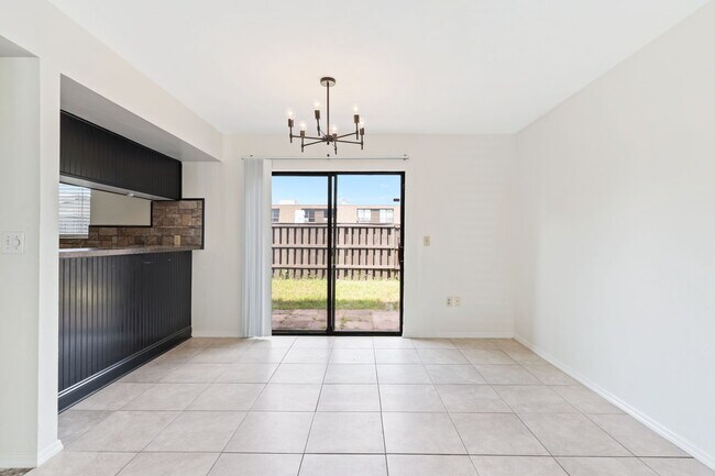 Building Photo - 1836 N Crystal Lake Dr