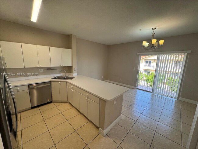 Foto del edificio - 6940 NW 179th St