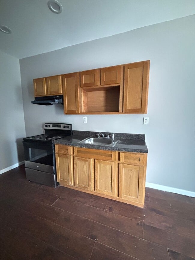 Photo - 1864 E Cornwall St Apartment