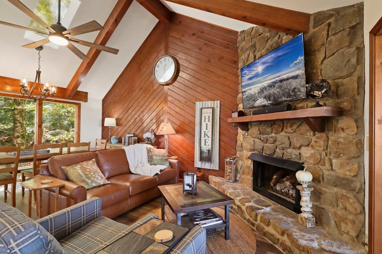 Foto principal - 143 Tamarack Rd