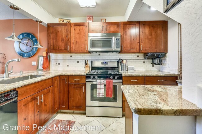 Building Photo - 2 br, 2 bath House - 3115 N Lake Blvd. #81