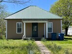 Front view - 922 E Delaware Ave