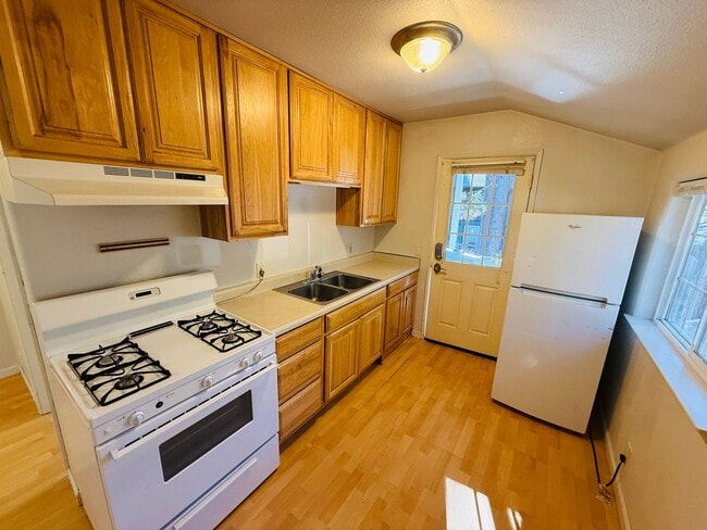 Building Photo - 940 Merced Ave