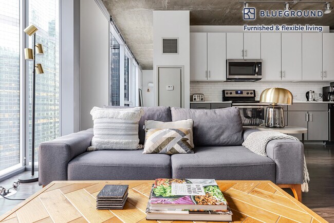 Foto del edificio - 215 W Lake St